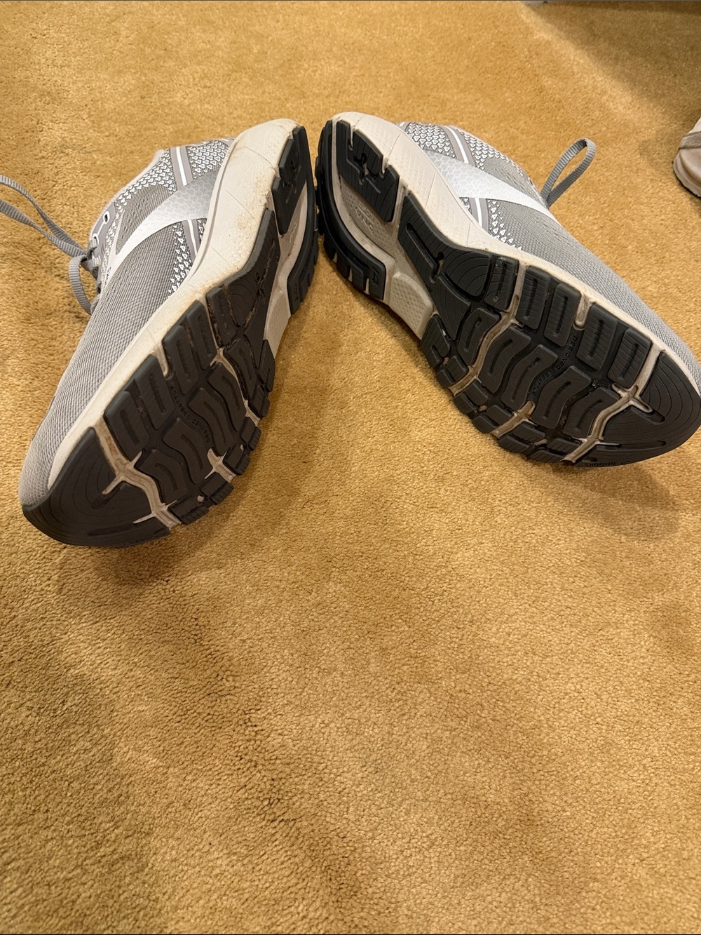 BROOKS GHOST 14 GRAY AND WHITE ATHLETIC SHOES  SIZE 10.5 - Picture 8 of 10